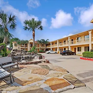 Hotel Super 8 By Wyndham Hobby Airport South 2*