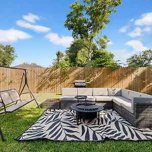 Ferienhaus Upscale 3br-3ba Near Stadiums, Downtown Houston, Restaurants, Free Parking On *
