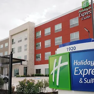 Express & - Iah - Beltway 8 By Ihg 3* Houston