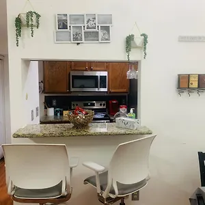 Sherbrooke Square Townhomes 公寓式酒店