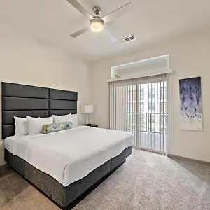 Renu At Downtown Apartment *