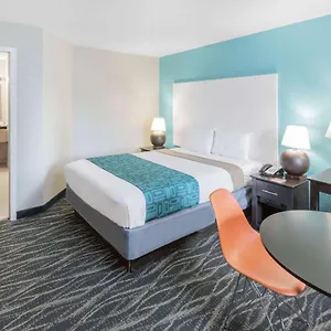 Howard Johnson By Wyndham Hobby Airport 2*