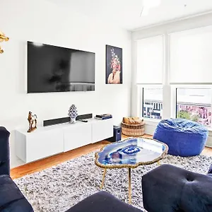Downtown Lux: Your Haven *