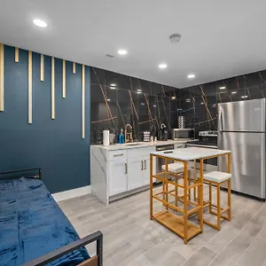 Apartment Serene Heights Oasis With Pool Houston