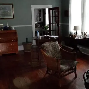 Angie's In The Heights Bed & Breakfast