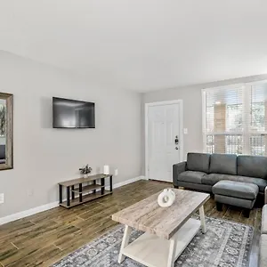Towne Plaza #104 In The Galleria Area * Houston