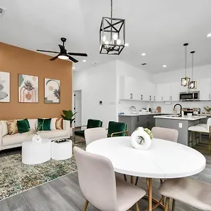 Villa New! 2024 Luxury Escape: 3br Oasis *