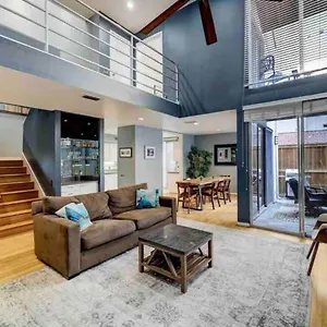 Spacious And Stylish In The Heart Of Houston