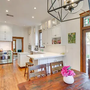 Walkable And Historic Heights Bungalow! Дом отдыха