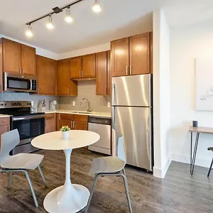 Landing At The Hayworth - 2 Bedrooms In Westside