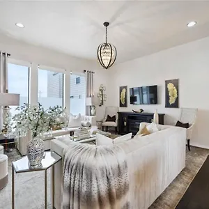 3-br Cheerful Long-term Holiday home